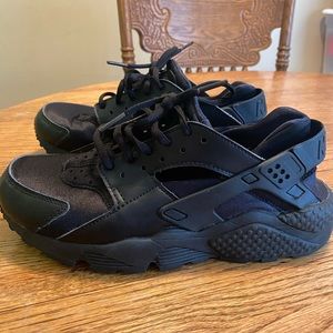 Nike Huaraches Women’s Shoes Size 7.5